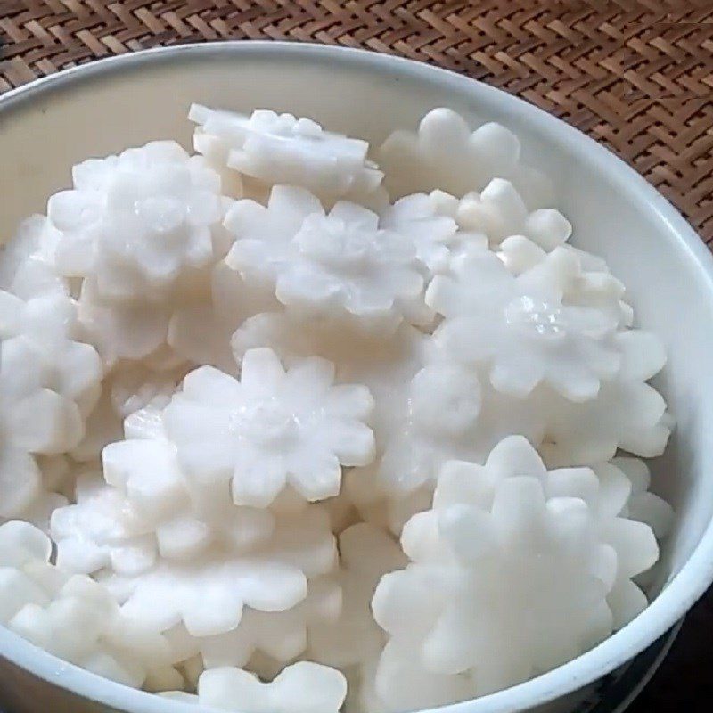 Step 2 Soaking White Radish for White Radish Flower Jam