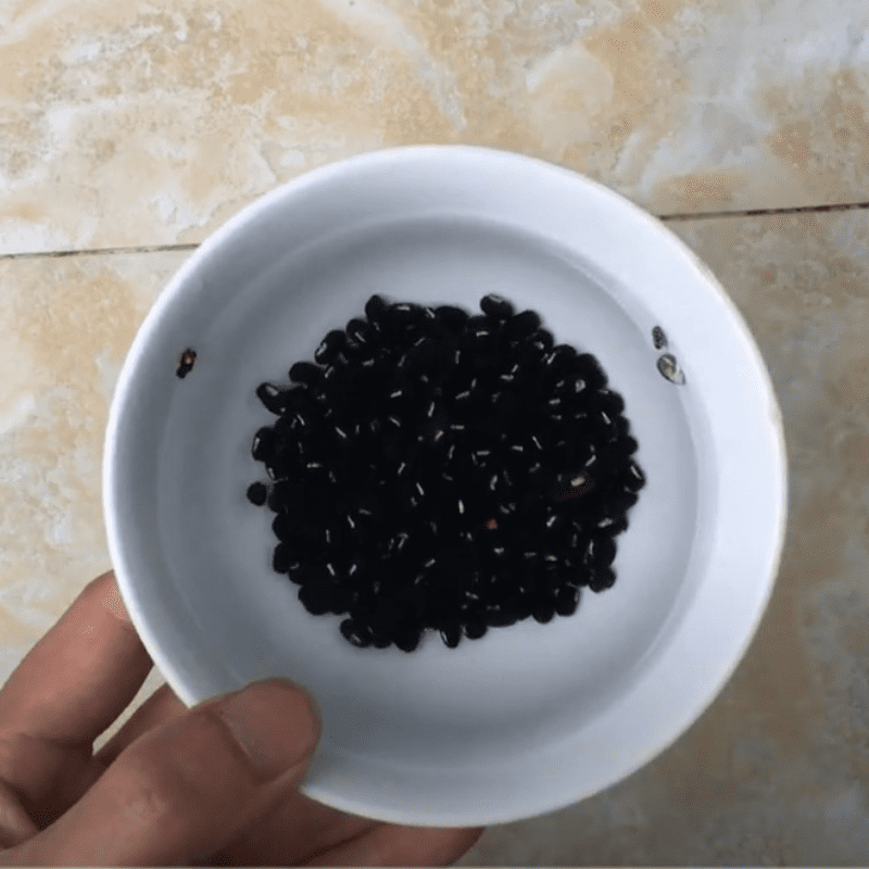 Step 1 Soak black beans Black Bean Milk with a machine