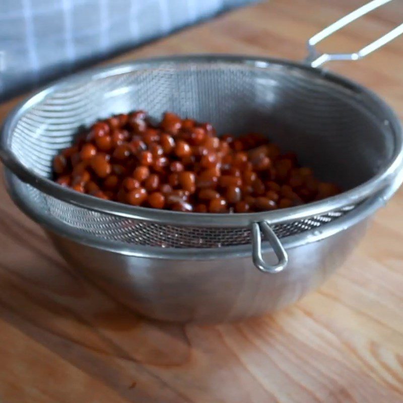 Step 1 Soak red beans and cashews Red bean and cashew milk with black sugar pearls