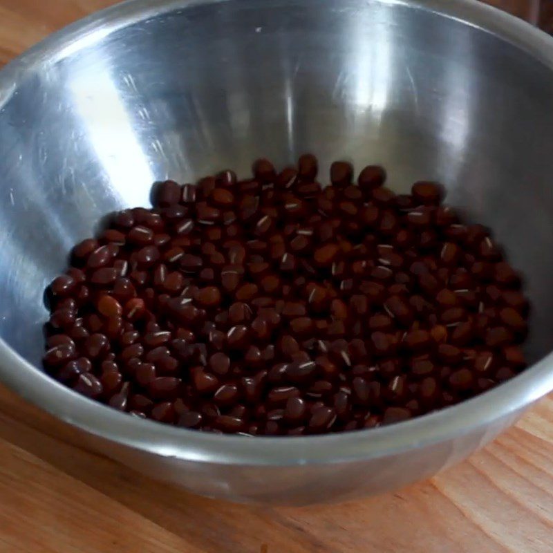 Step 1 Soak red beans and cashews for Red Bean Cashew Milk with Black Sugar Pearls