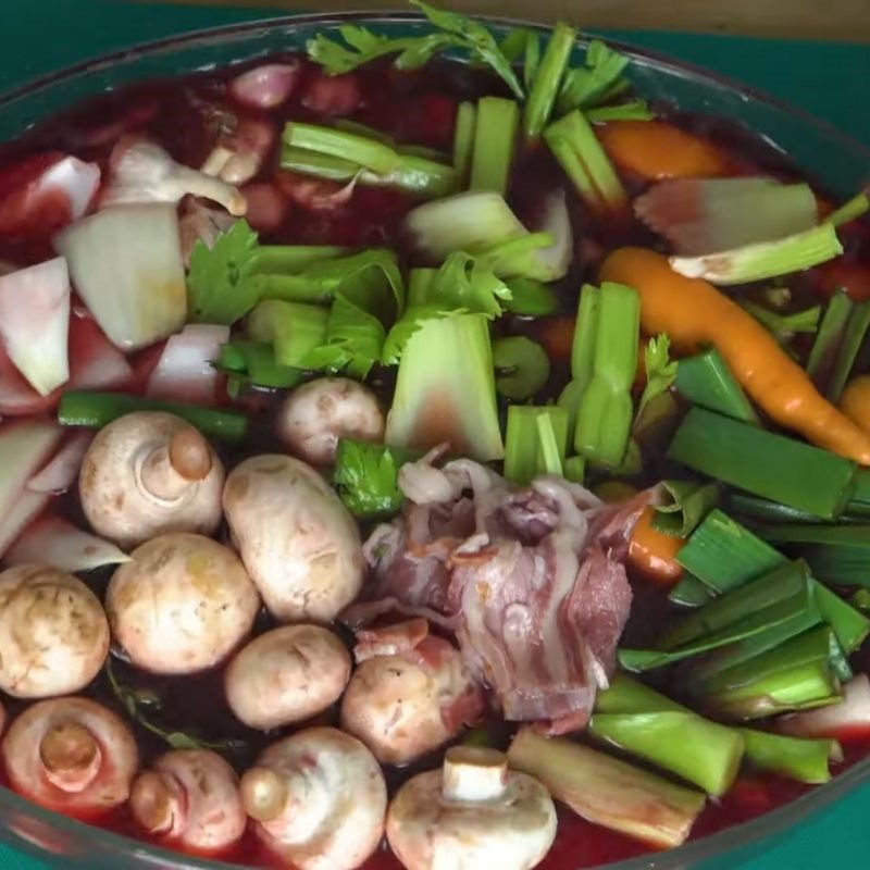 Step 4 Soak chicken and ingredients in wine Chicken cooked in wine