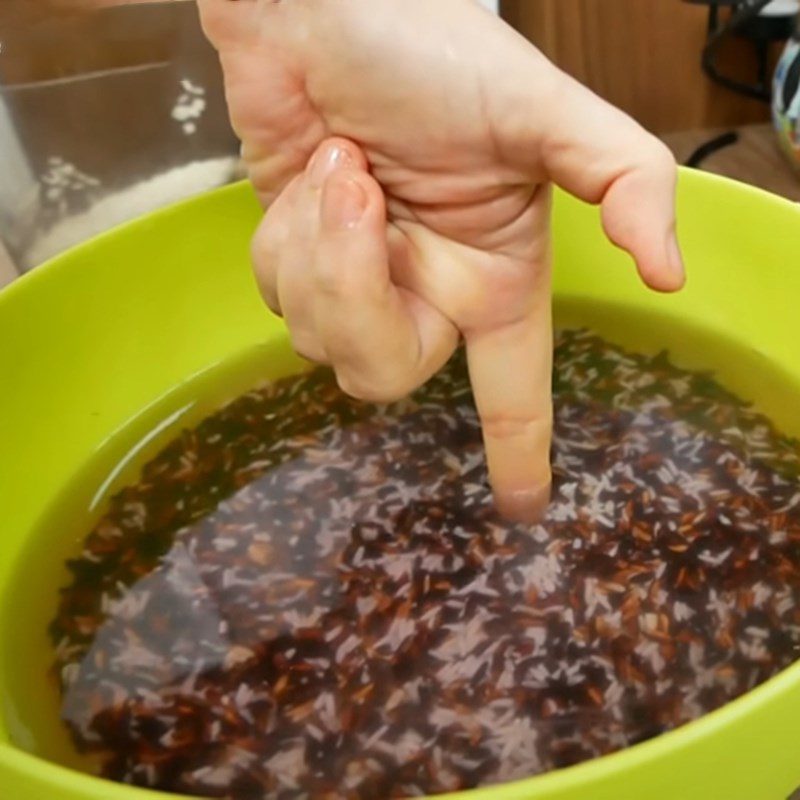 Step 1 Soak black sticky rice and mung beans Sticky Rice Cake with Pork Filling