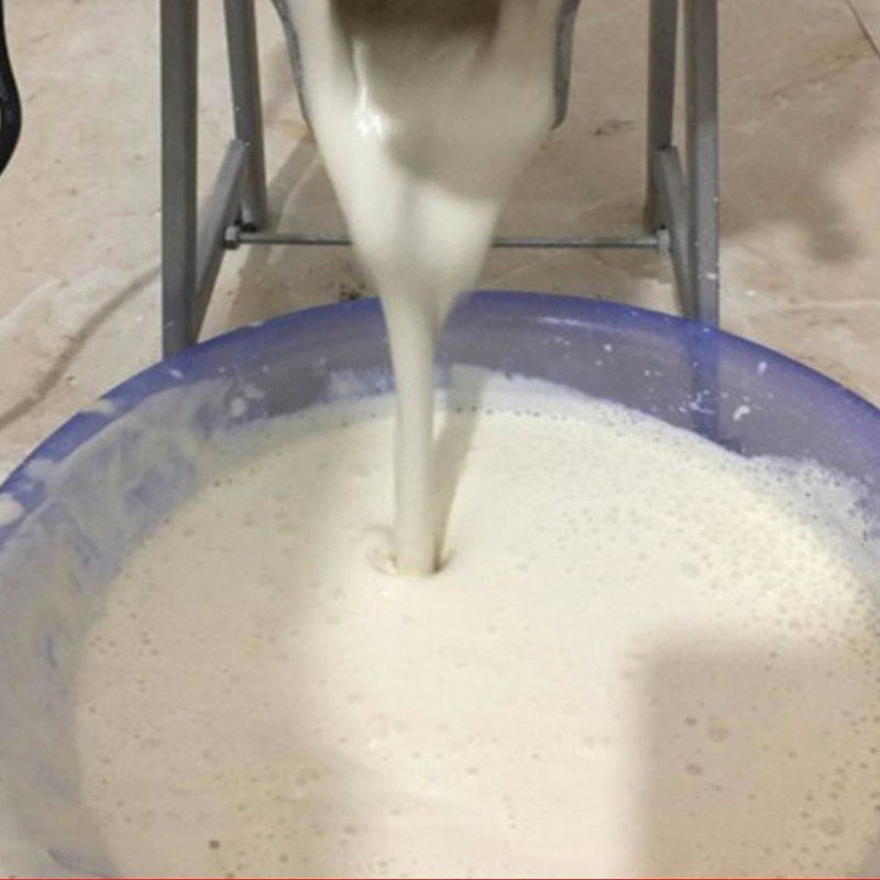 Step 1 Soak the rice and grind the traditional Bánh hỏi flour