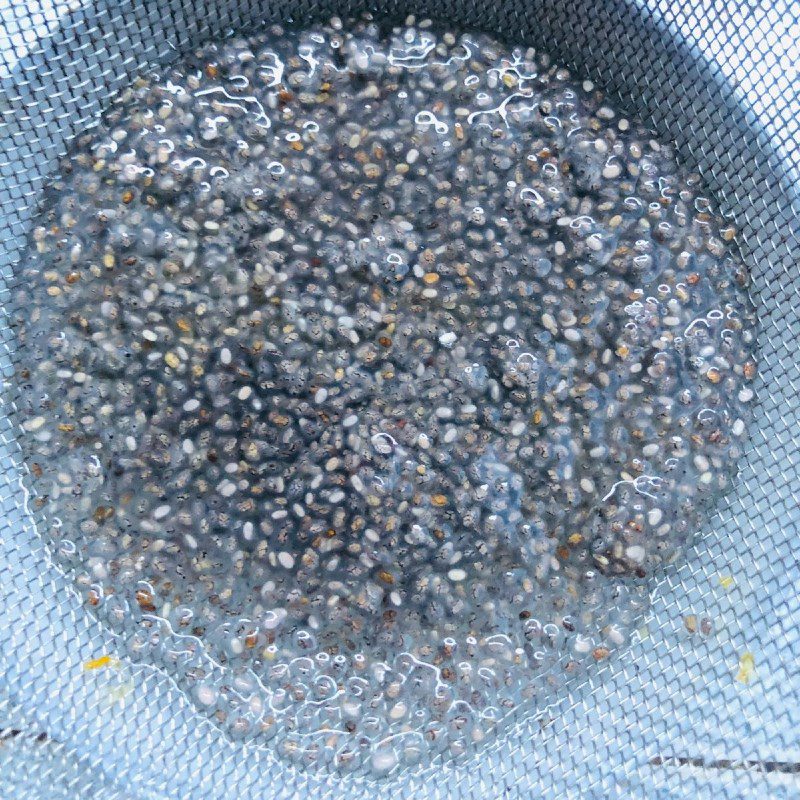 Step 2 Soak chia seeds Passion fruit chia seeds (recipe shared from a user)