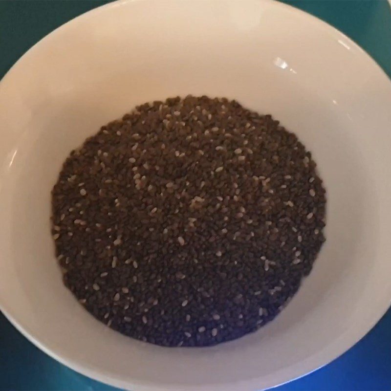 Step 2 Soak chia seeds Grass jelly chia seeds coconut milk