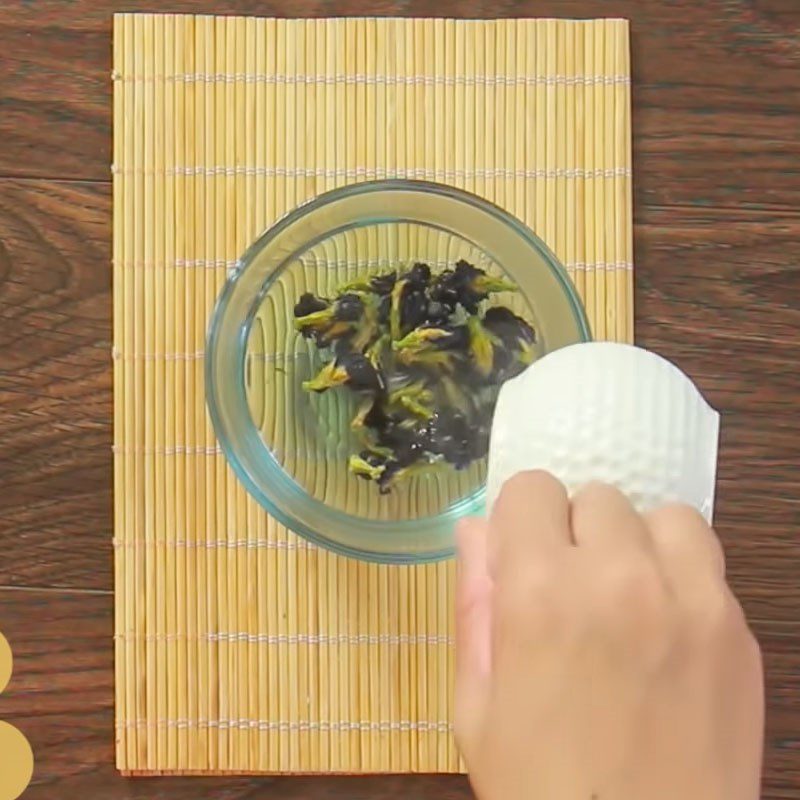 Step 1 Soak butterfly pea flowers and gấc for Colorful Bánh Trôi Bánh Chay