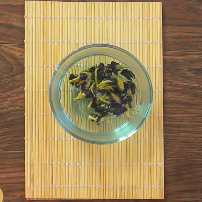 Step 1 Soak butterfly pea flowers and gac for colorful sticky rice cake