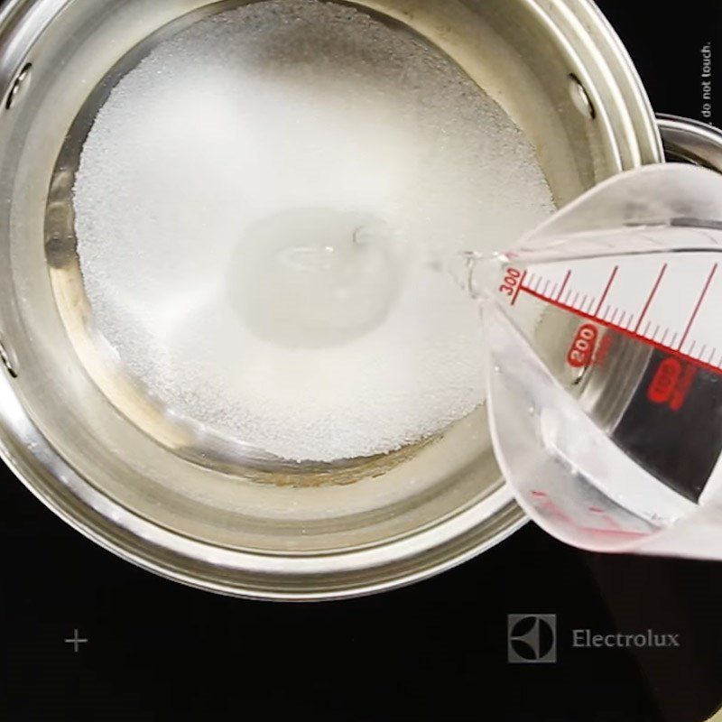 Step 1 Soak the gelatin leaves Christmas Jelly Candy with Gelatin