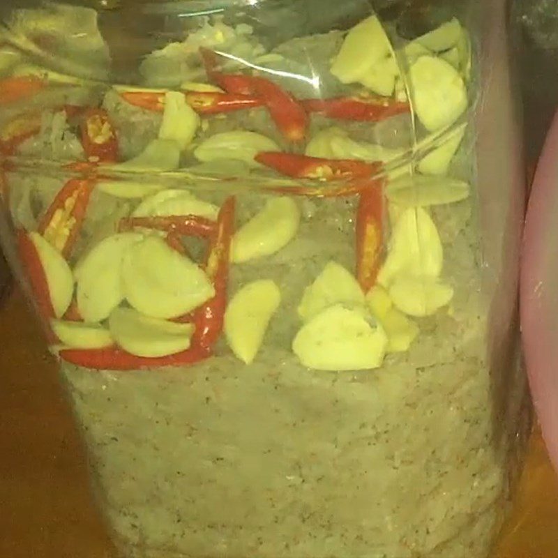 Step 4 Soaking the fish sauce with shrimp paste