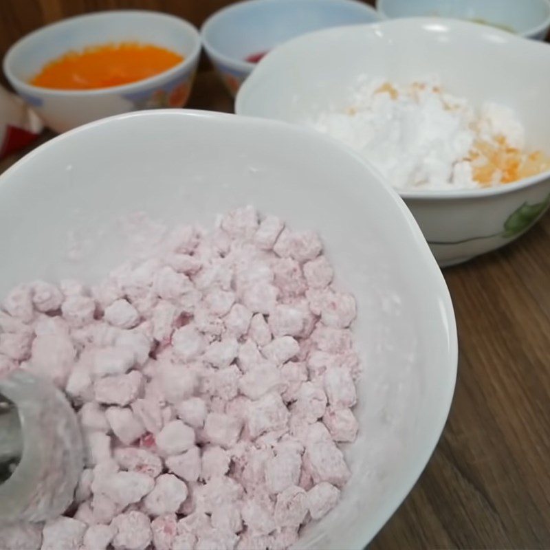 Step 6 Soaking colors and mixing taro starch for sago pudding with pomegranate seeds