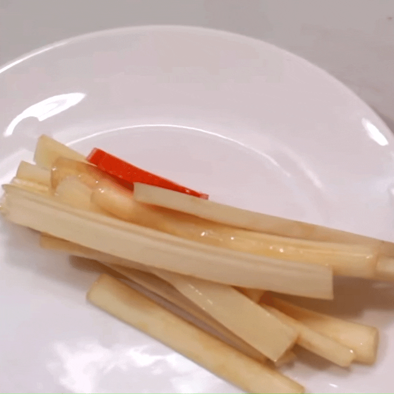 Step 4 Soak lotus root Pickled lotus root with carrot