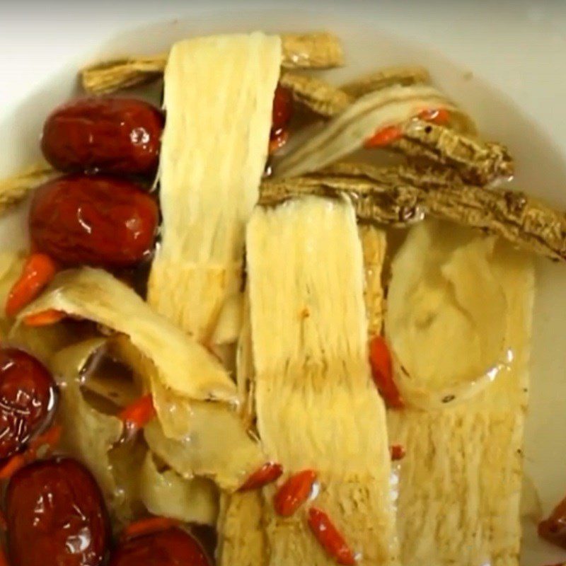 Step 2 Soak the dried ingredients Chicken soup with abalone