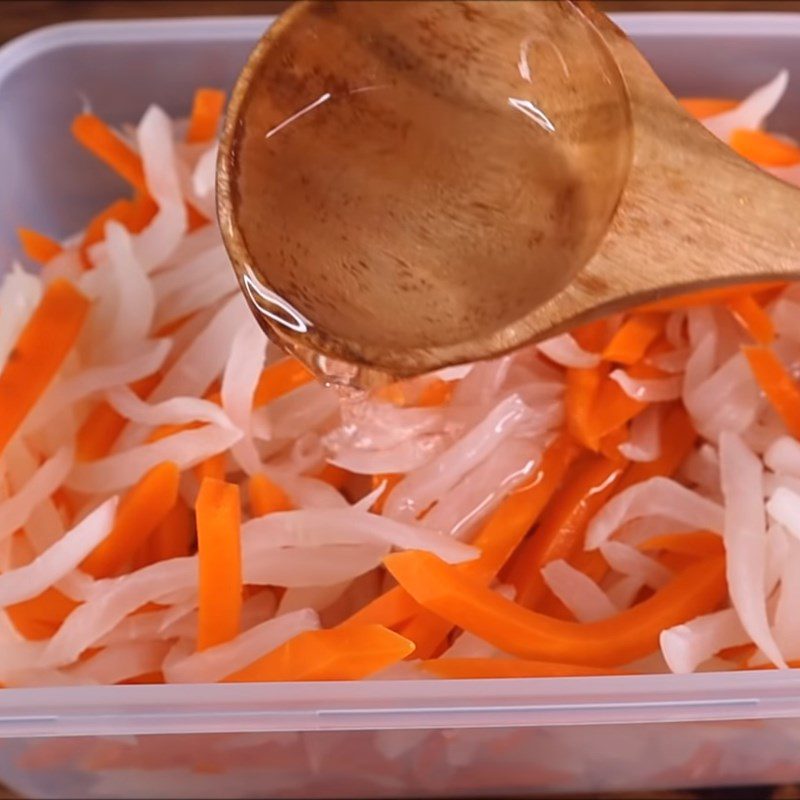 Step 5 Soak the ingredients in the vinegar mixture Sweet and sour pickled radish