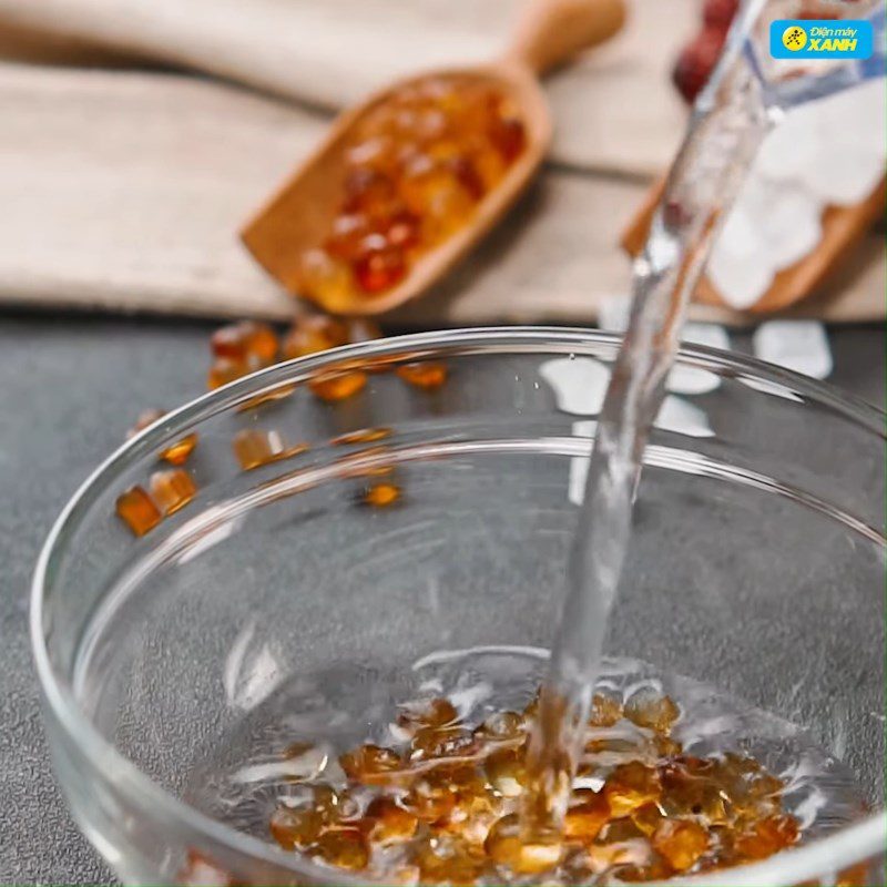 Step 1 Soak the ingredients for Nourishing Tea