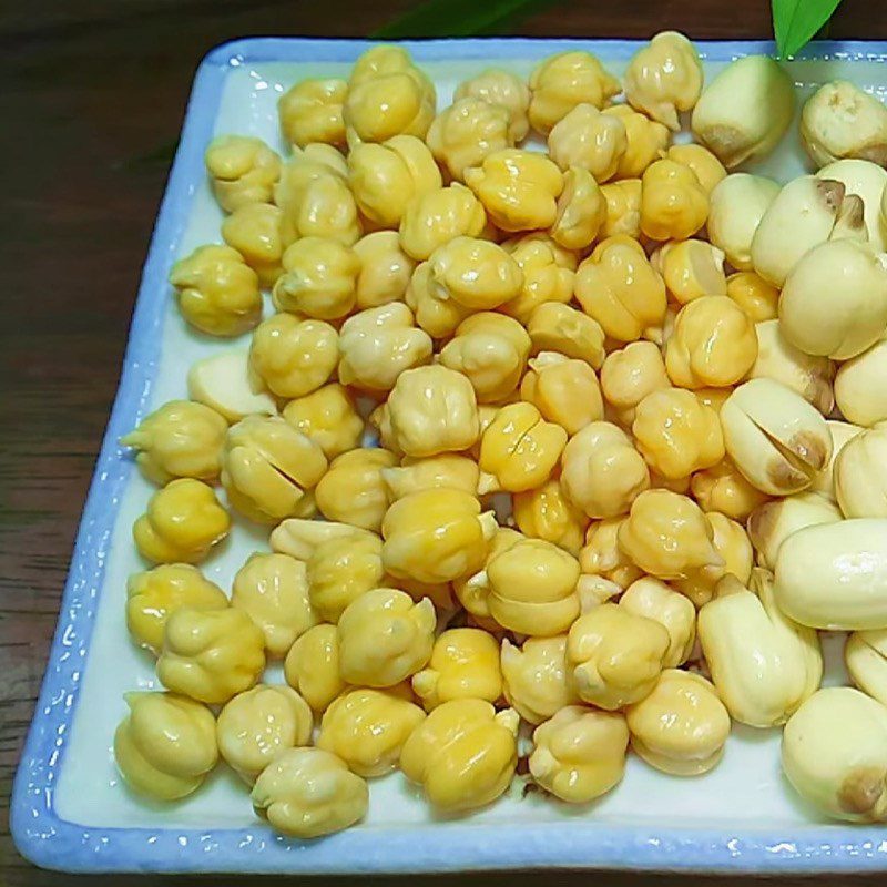 Step 1 Soak chickpeas and lotus seeds Chickpea lotus seed milk