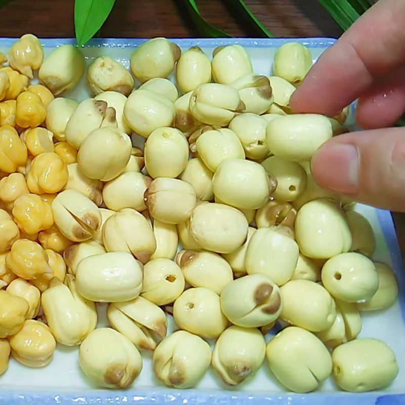 Step 1 Soak chickpeas and lotus seeds Chickpea lotus seed milk