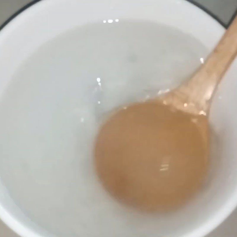 Step 1 Soak longan and jelly powder for Longan Jelly Dessert