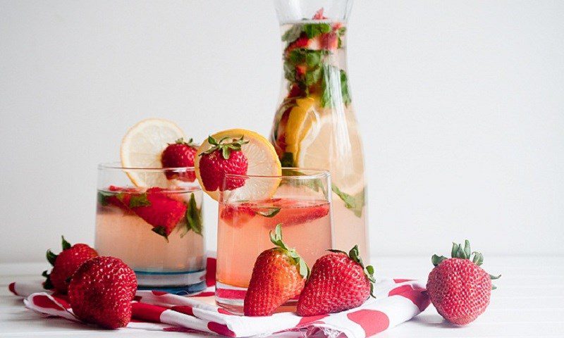 Step 4 Soaking detox water Detox strawberry