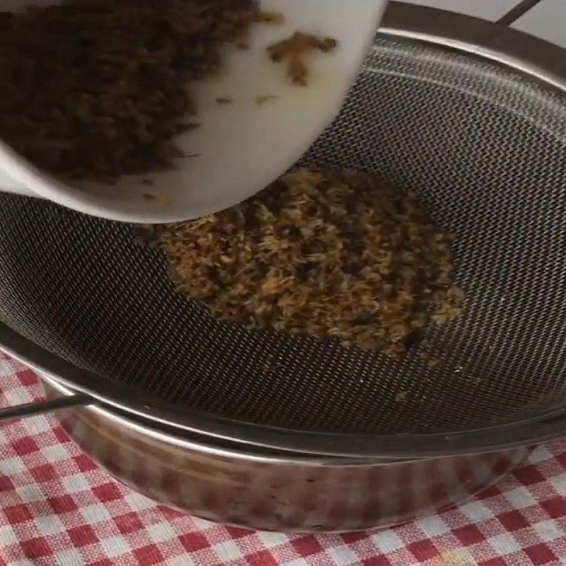 Step 3 Soak the cinnamon flower Cinnamon flower jelly with coconut milk