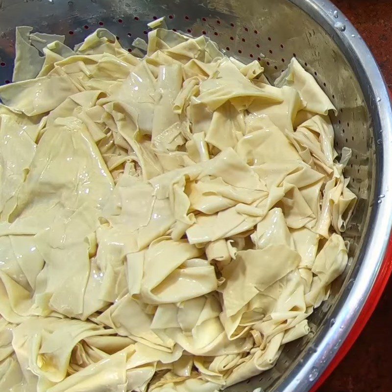 Step 1 Soak the tofu skin