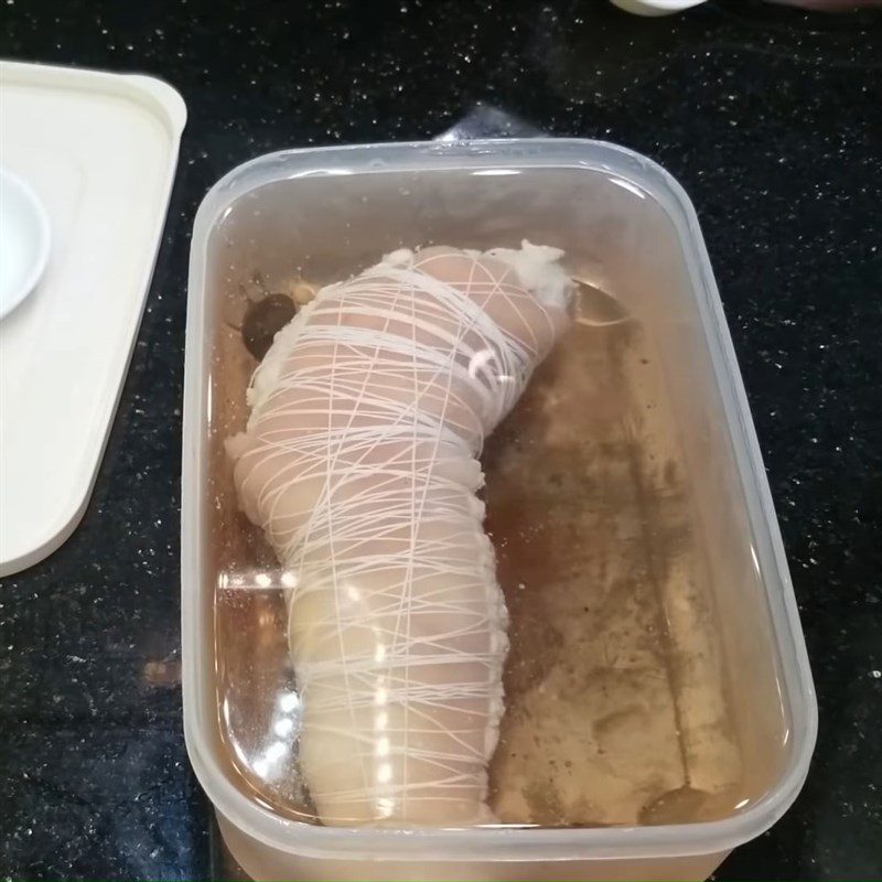 Step 4 Soak the salted pork leg