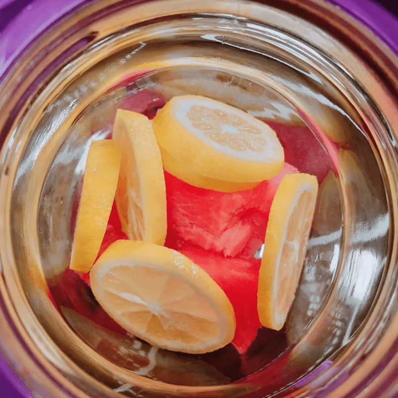 Step 2 Soak the tea for watermelon lemon black tea