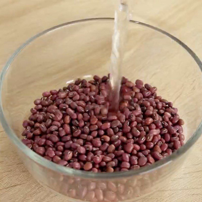 Step 1 Soak and boil red beans for red bean dessert with grass jelly and coconut milk