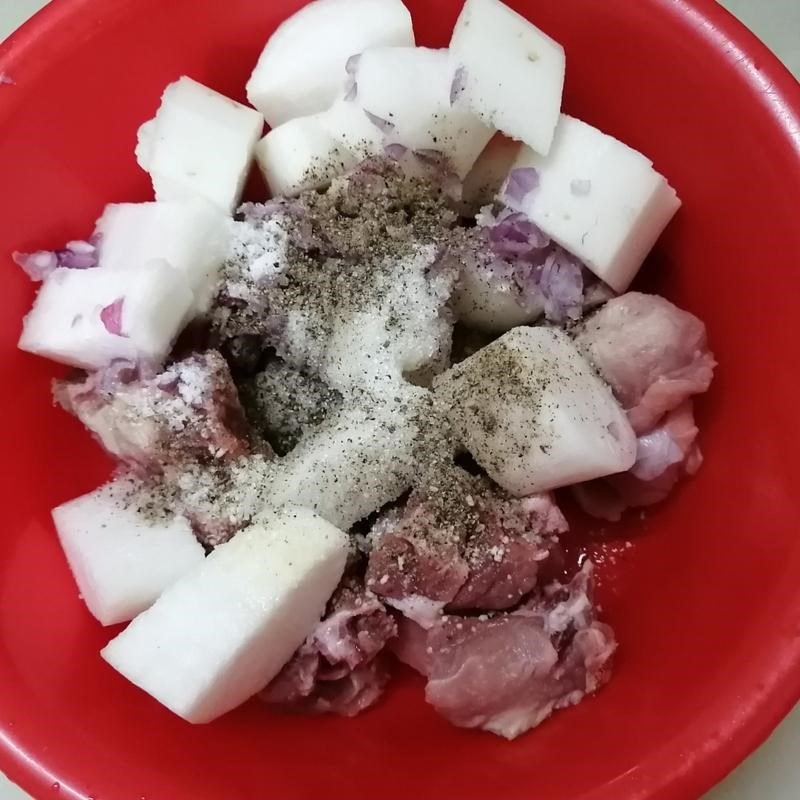 Step 2 Marinate the pork bones for Beef Meatballs