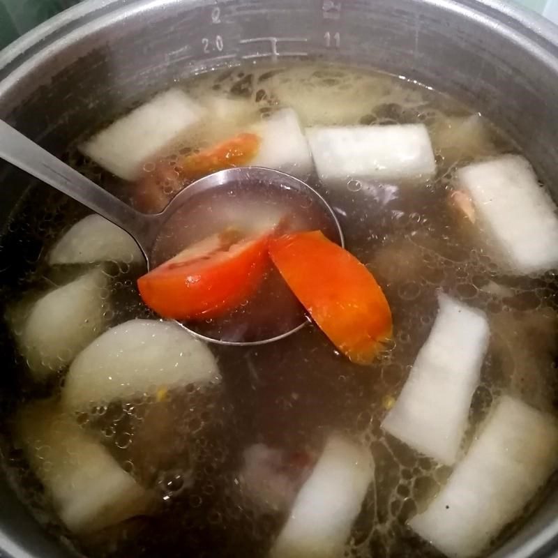 Step 3 Cooking the broth for beef meatballs