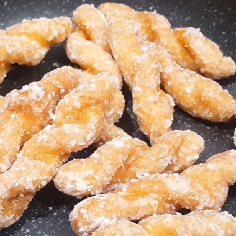 Step 5 Frying the dough for Quai Cheo - fried dough sticks