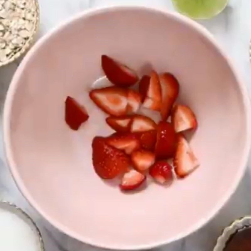 Step 1 Mash kiwi and strawberries Kiwi Strawberry Oatmeal