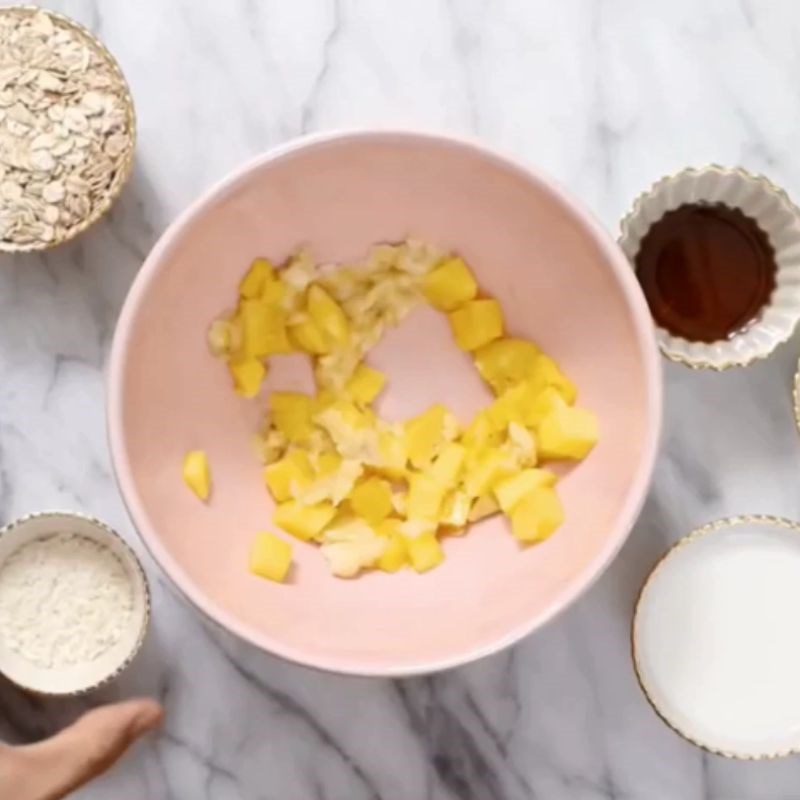 Step 1 Mash the mango and banana for Mango Banana Oats