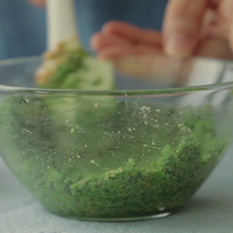 Step 3 Crush the cookies and mix the watermelon Cheesecake color