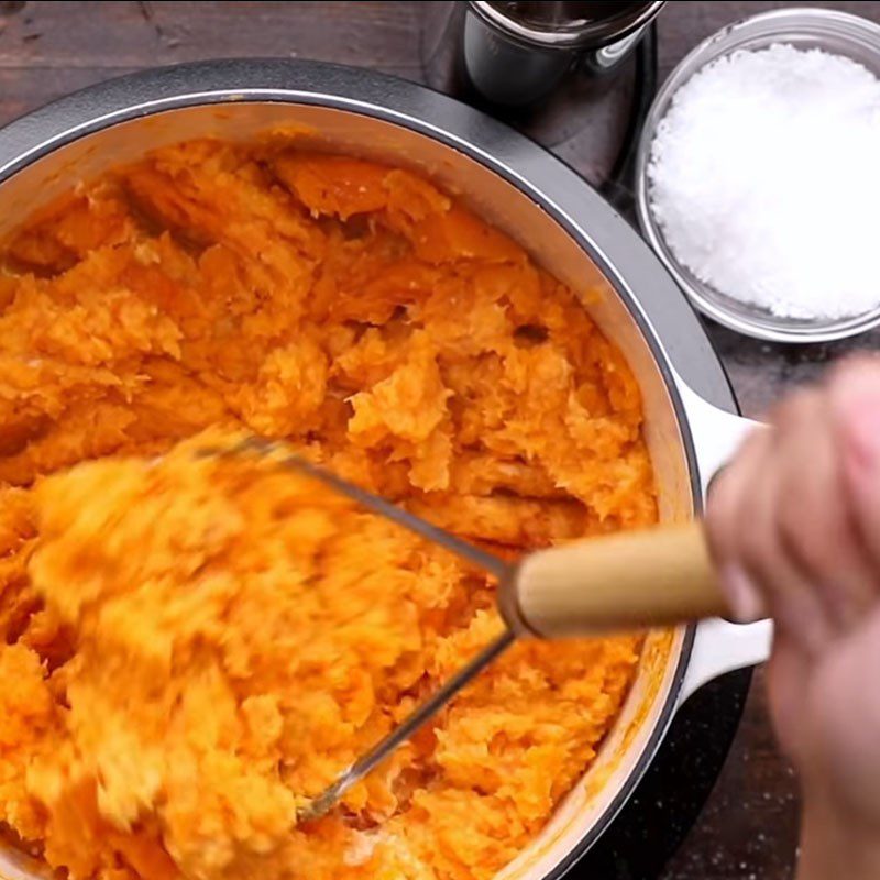 Step 3 Mashing potatoes Mashed sweet potatoes with cheese
