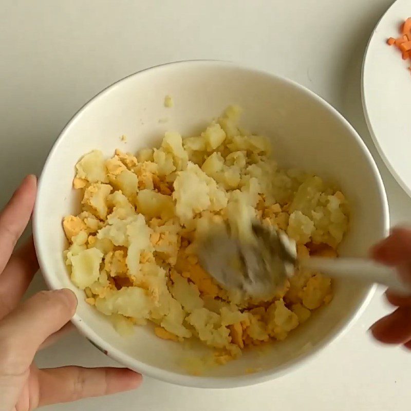 Step 3 Mash potatoes and eggs Mashed potatoes with mayonnaise