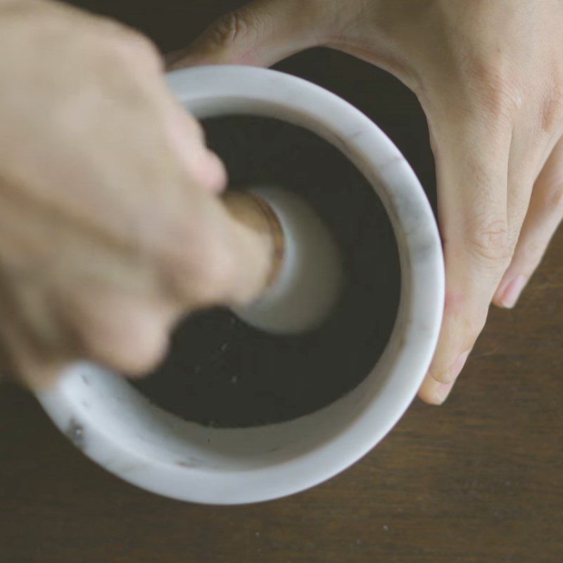 Step 1 Grind the black sesame Cashew Black Sesame Ice Cream