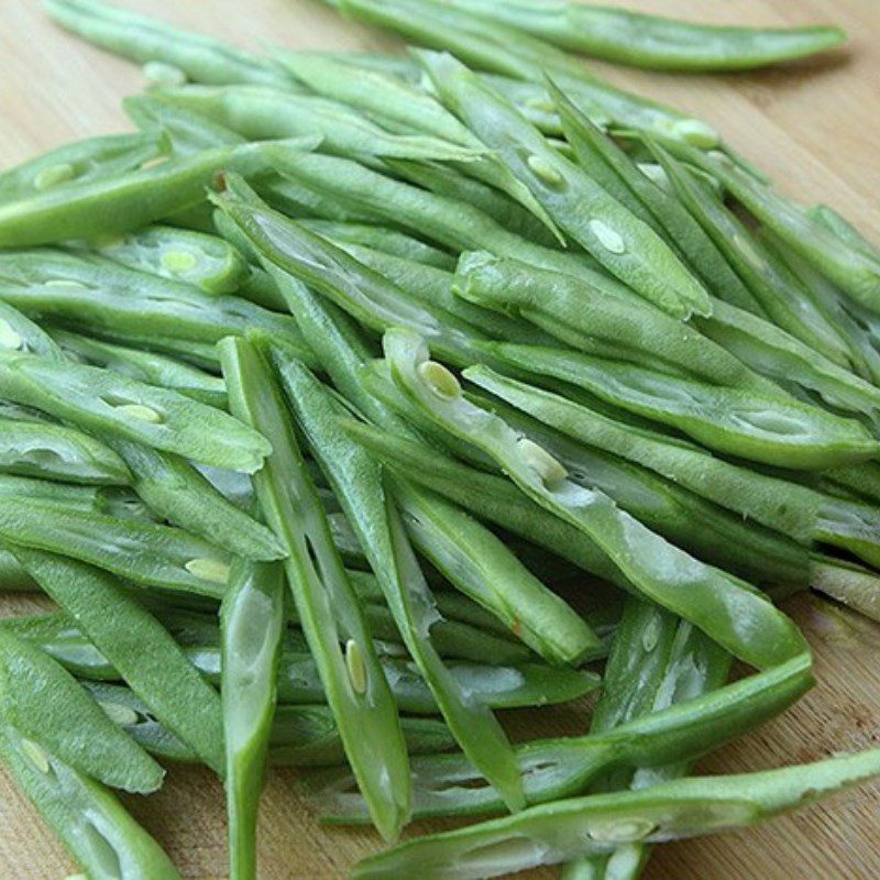 Step 1 Prepare the vegetables for Vegetarian Rice Noodle Stir-Fry