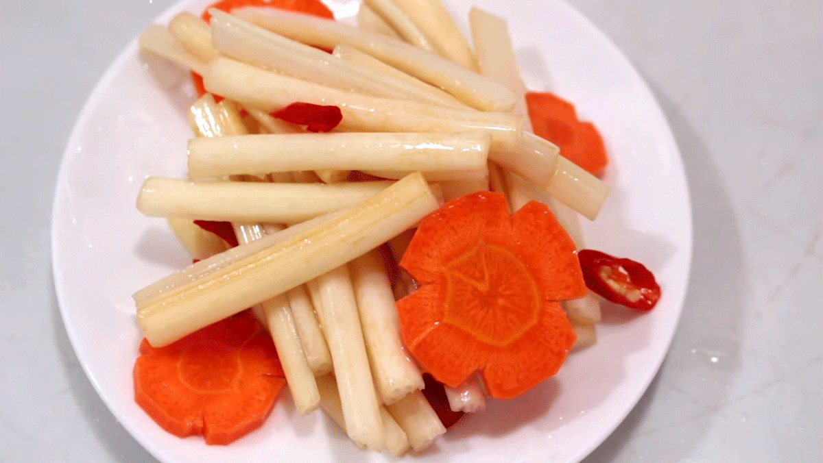 Pickled Lotus Stem with Carrot