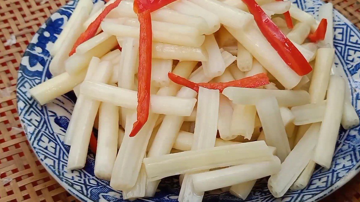 Pickled lotus stems