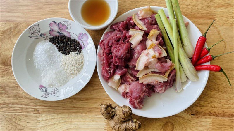 Ingredients for steaming venison with lemongrass