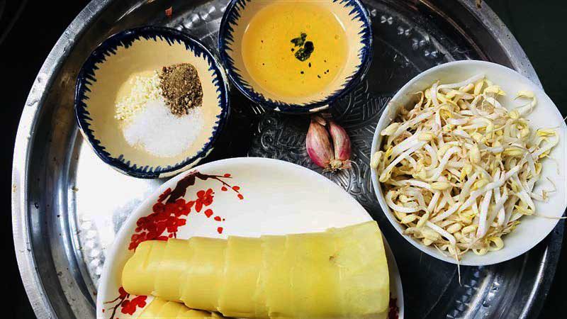 Ingredients for stir-fried bamboo shoots with bean sprouts