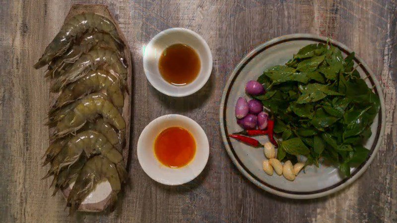 Ingredients for the dish 2 ways to cook sweet and sour shrimp and with bay leaves