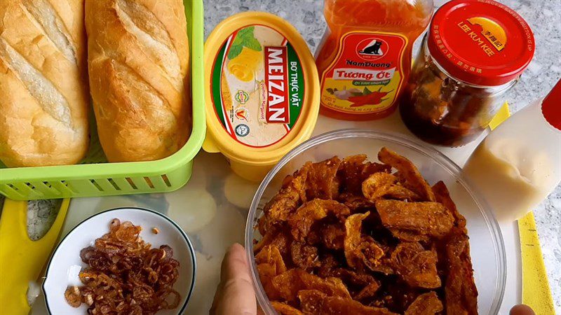 Ingredients for the dish toasted bread with satay