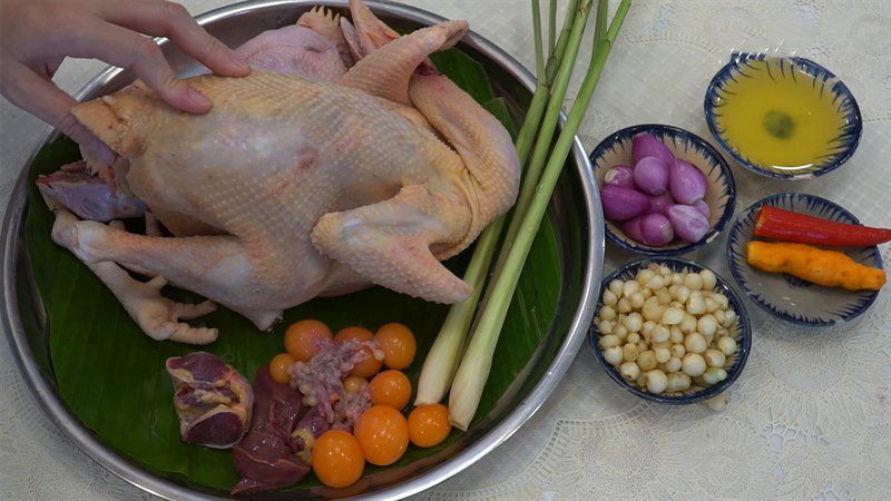 Ingredients for Quang noodles with Da Nang chicken