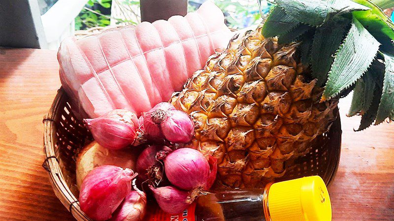 Ingredients for the dish of crispy pork noodle soup from Quang Ngai