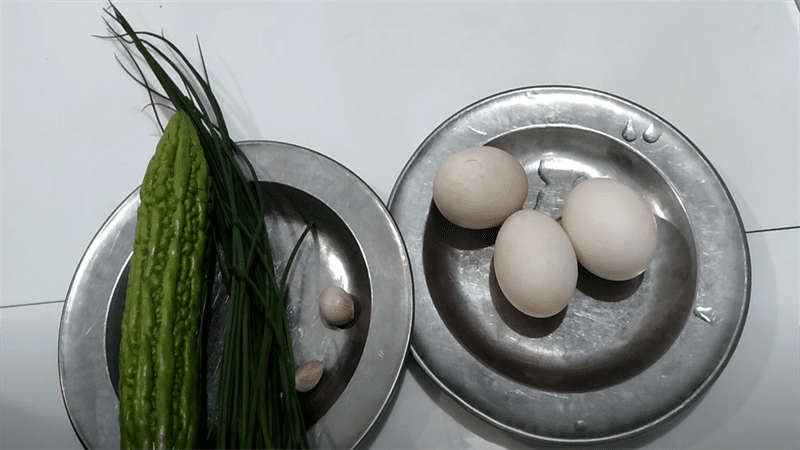 Ingredients for fried bitter melon and fried bitter melon with eggs