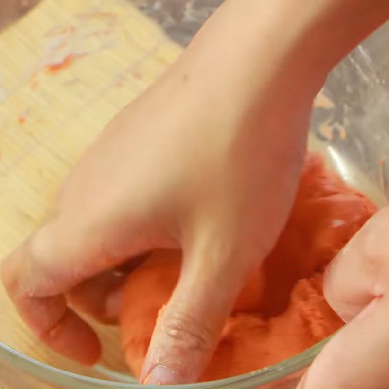 Step 3 Kneading the dough for colorful Bánh trôi bánh chay