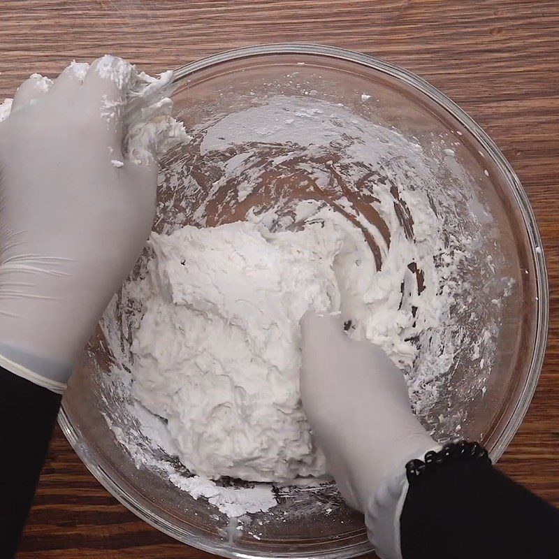 Step 2 Knead the dough for Bamboo Root Cake using pre-mixed flour