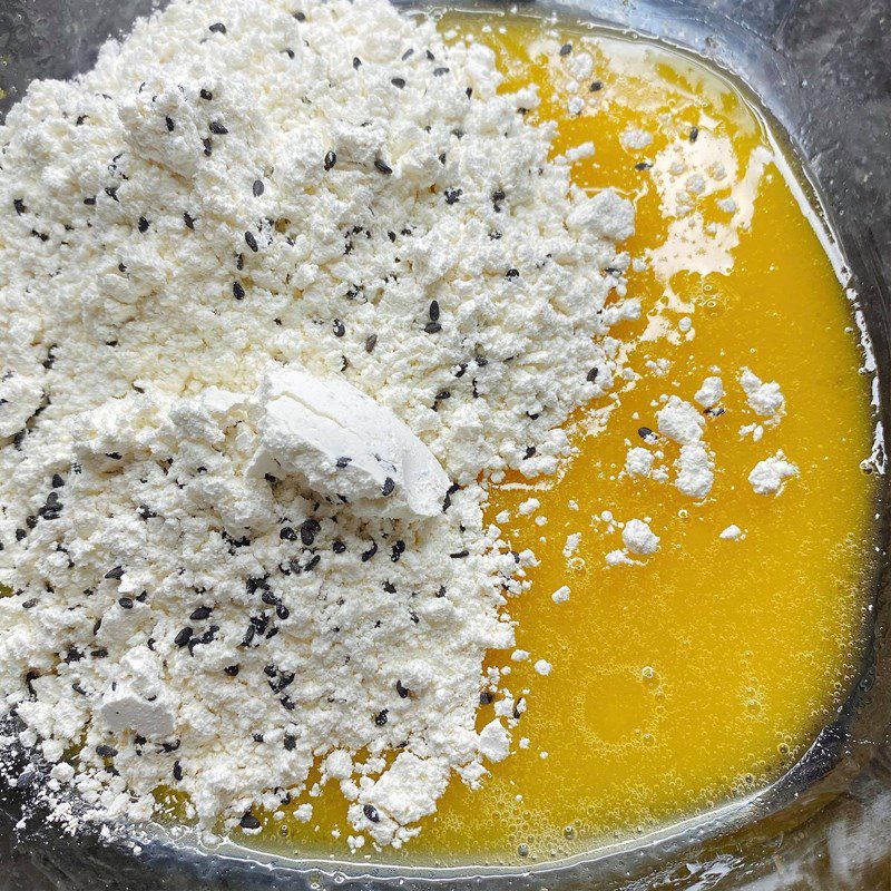 Step 2 Knead the dough for black sesame cookies