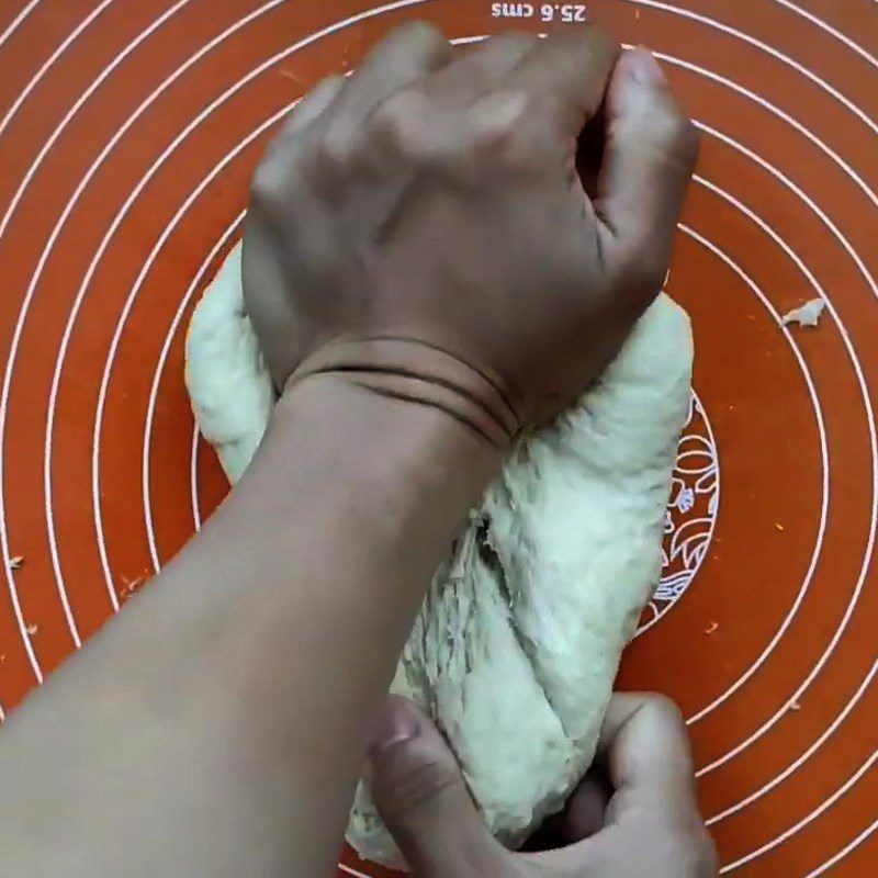 Step 3 Kneading the dough Chrysanthemum bread